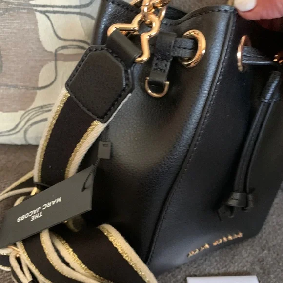 Authentic THE MARC JACOBS Leather Drawstring bucket bag - Picture 6 of 16